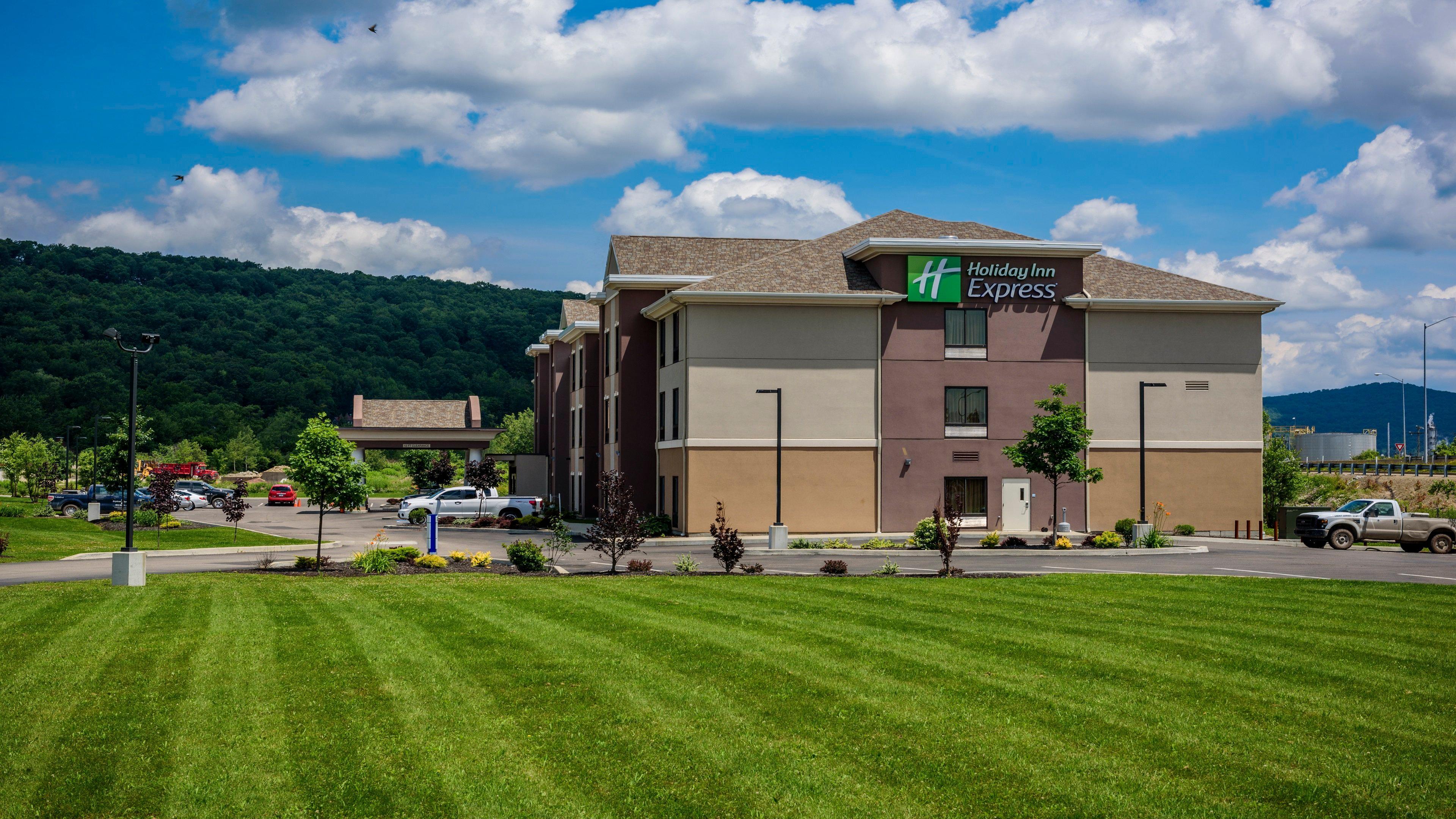 Holiday Inn Express And Suites - Bradford By Ihg Екстер'єр фото