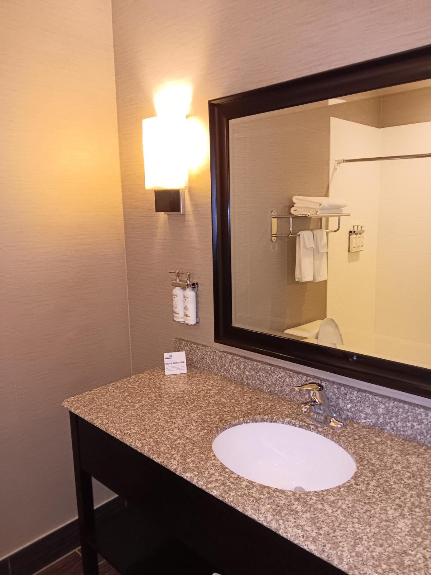 Holiday Inn Express And Suites - Bradford By Ihg Екстер'єр фото