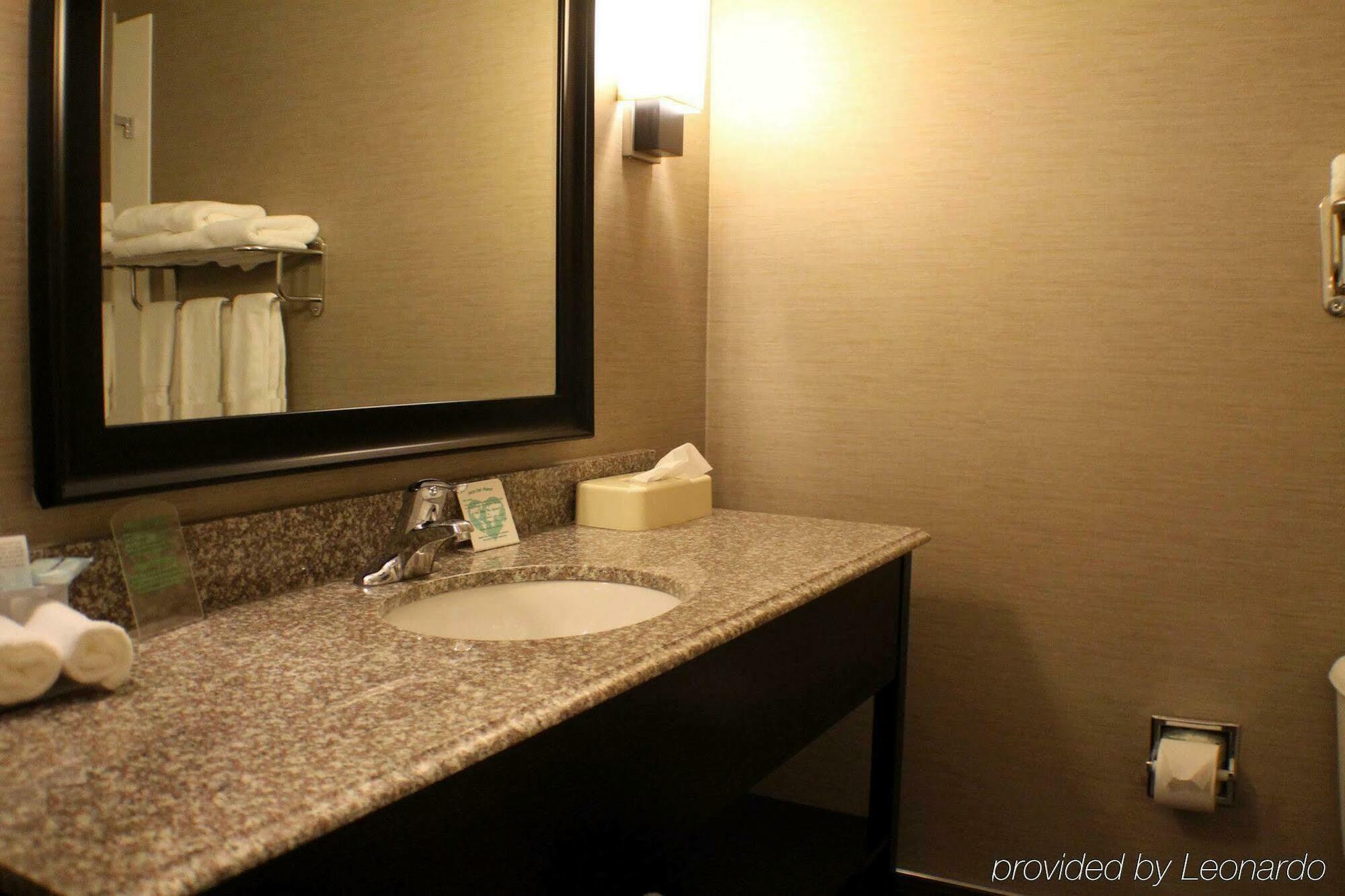 Holiday Inn Express And Suites - Bradford By Ihg Номер фото